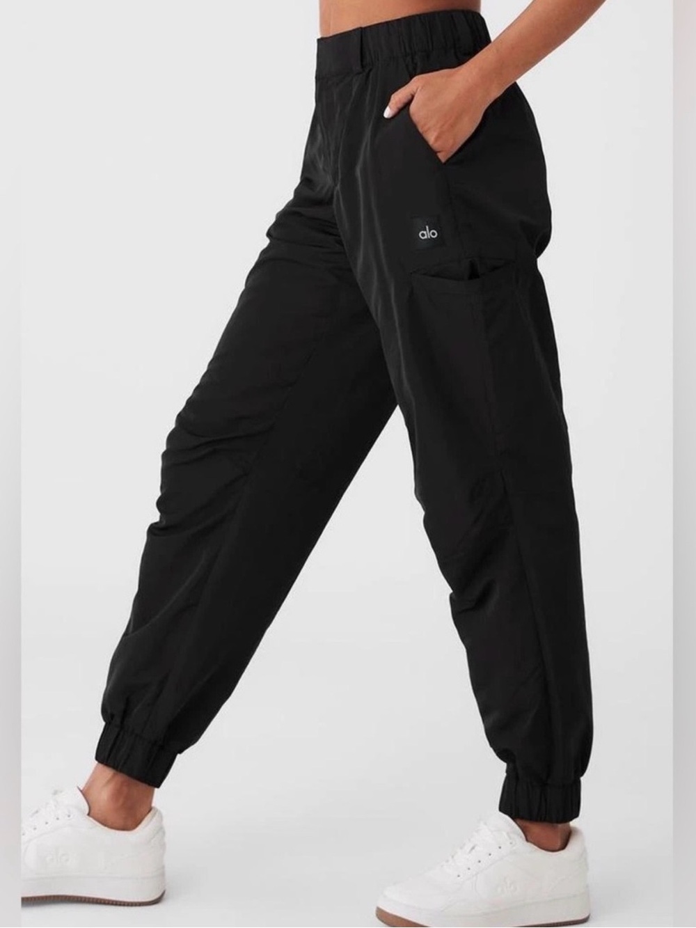 Alo Yoga | High Waist Break Line Celana Cargo Jogger Pants - Black Large - Picture 4 of 12